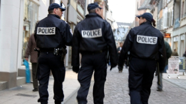 Police - France - CC BY - Soci&eacute;t&eacute;