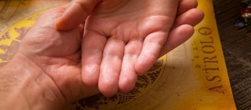 Aprenda a ler as linhas das m&atilde;os