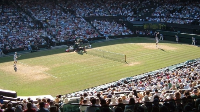 Federer wide serve - Wimbledon - CC BY
