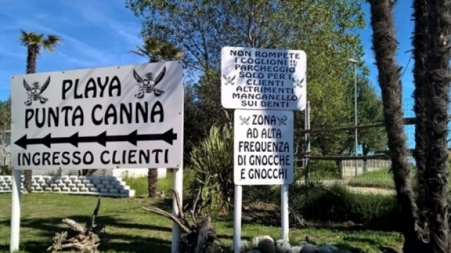 Il gestore della spiaggia fascista di Chioggia indagato per apologia di fascismo- veneziatoday.it