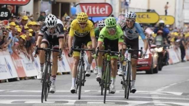 Rigoberto Uran vient chercher d'un souffle la victoire devant Warren Barguil