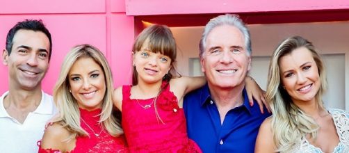 A garotinha comemorou seus 8 aninhos com uma badalada festa toda em cor de rosa com a tem&aacute;tica 'meninas'