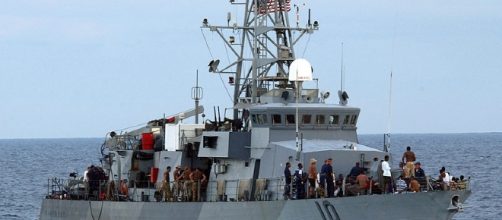 A US vessel fired warning shots in the Persian Gulf (Image: Wikimedia Commons/Robert R. McRill)