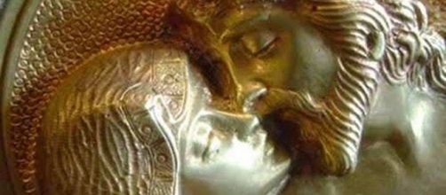 Alto relieve realizado en bronce donde se representa a Mar&iacute;a Magdalena y Jes&uacute;s