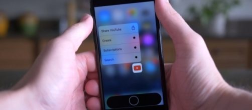 iOS 11: Landscape Lock Screen & Hidden iPhone 8 Function Row?! YouTube/iupdateos