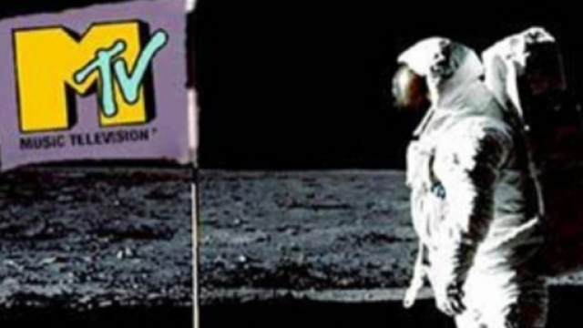 La prima immagine trasmessa da MTV: un montaggio del primo allunaggio.