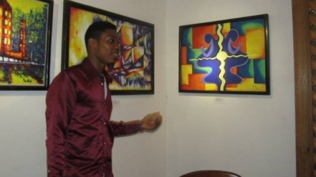 L'artiste plasticien camerounais Onana Amougui Juste Constant (c) G&eacute;rard Ngan