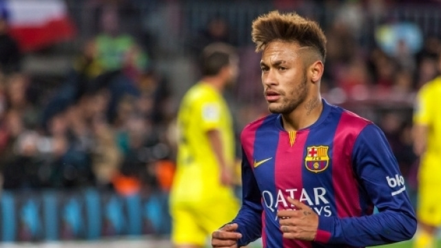 Le br&eacute;silien Neymar sous le maillot du FC Barcelone contre Villarreal (Creative Commons)