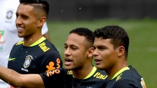 Neymar et ses compatriotes parisiens. Cr&eacute;dit photo : leparisien.fr