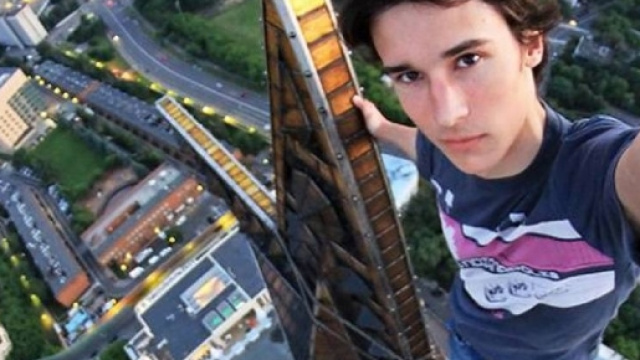 Selfie pericolosi: Mumbai dice basta - sullastradadiemmaus.it