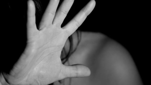 Stupro di gruppo di una ragazzina di 15 anni.