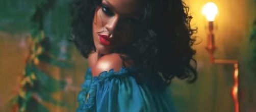 Rihanna's exboyfriend and close friend Drake defends her from Chris Brown. Image[Hollywood Life-YouTube]