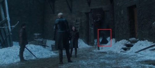 The mysterious woman behind Arya. Screencap: Ben Quincy-Shaw via YouTube