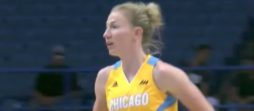 WNBA Eastern Conference player of the week Courtney Vandersloot and the Sky host the Stars on Thursday night. [Image via WNBA/YouTube]