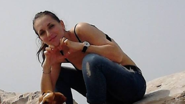 Dalila Iafelice, 28 anni, &egrave; morta ieri travolta dal treno per salvare il suo cane. Foto: Facebook.