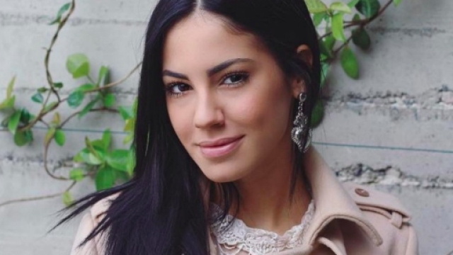 Giulia De Lellis, Patrizia Pepe e la mania dei cappotti camel ... - velvetstyle.it