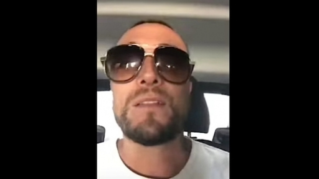 Gu&egrave; Pequeno, &egrave; uno dei rapper pi&ugrave; noti d'Italia.