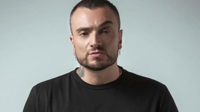 Gue' Pequenoal centro della polemica social per il video pubblicato su Instagram