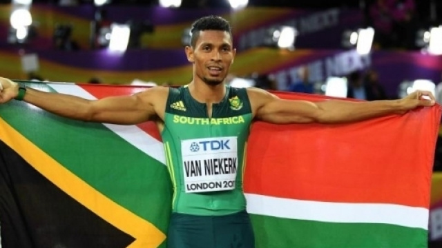 Wayde Van Niekerk sulle orme del mitico Michael Johnson che fu campione mondiale nei 200 e 400 metri