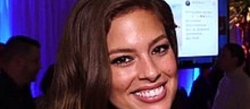 Ashley Graham heats up weight loss vs. body love debate in bikini. Source Wikimedia.