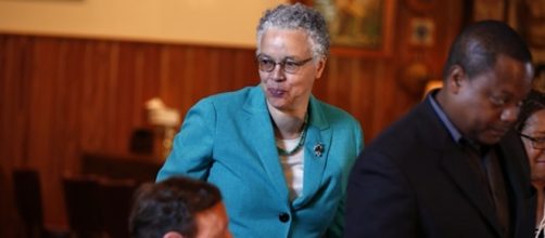 Cook County County Commissioners are afraid new county soda-pop tax could hurt Democrats in 2018. (Photo snip from YouTube video)