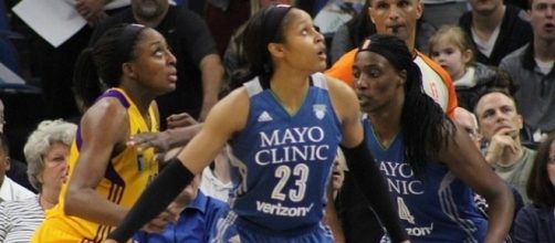 The Sparks and Lynx battle it out on the hardwood on Friday night starting at 8 p.m. ET. [Image via Wikimedia Commons]