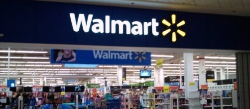 Walmart store front / Photo via Benchapple, Wikimedia Commons
