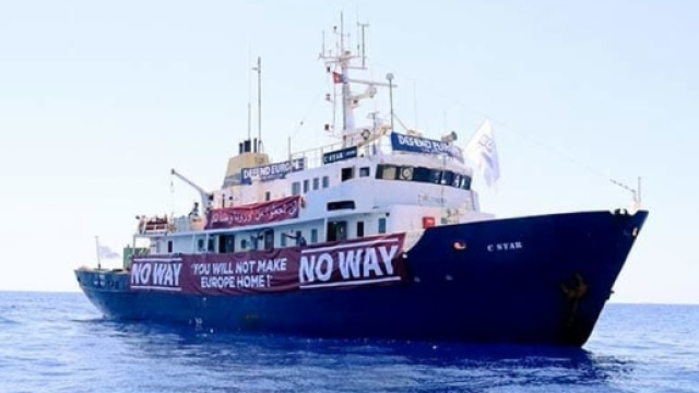La nave degli estremisti di destra C-Star (Fonte: profilo Twitter Sea-Eye Italia)