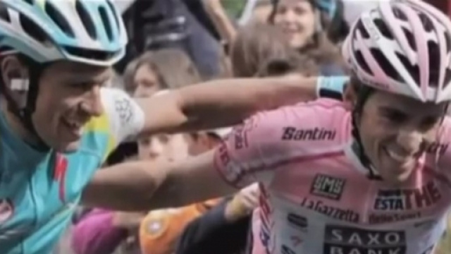 Paolo Tiralongo e Alberto Contador