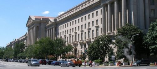 Environmental Protection Agency (EPA) headquarters. / [Image by coolcaesar via Wikimedia, GNU Free Documentation License]