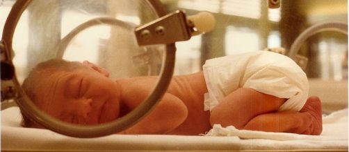 Neonatal intensive-care unit credits:wikipedia https://en.wikipedia.org/wiki/Neonatal_intensive_care_unit#/media/File:Neonatal_Jacoplane.jpg