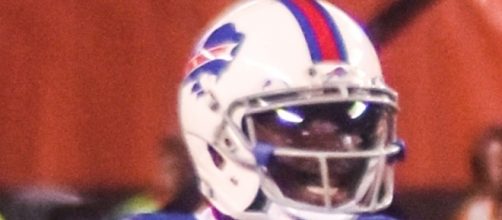 Tyrod Taylor has a long season ahead with less weapons. [Image via Eric Drost/Wikimedia Commons]