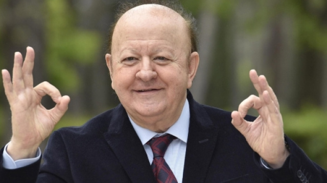 Massimo Boldi coinvolto in un incidente con uno scooter