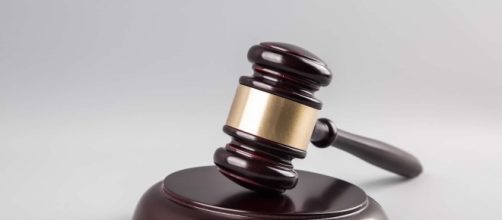 Ex-officer escapes murder conviction Image - Public domain pictures