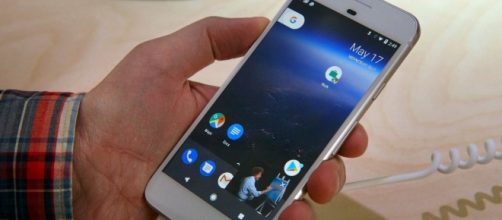 Google finally released the final version of the Android O to beta testers. [Image Credit: The Verge/Youtube]