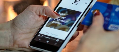 Online shopping has revitalized the market. (image source: Pexels/Photo Mix)