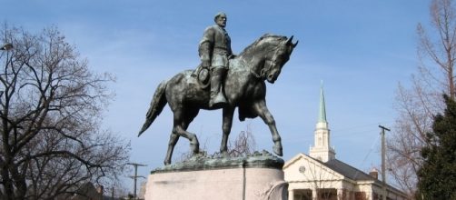 Statue of Robert E. Lee which sparked the protests and following violence in Charlottesville | https://tinyurl.com/ya8p6vsj