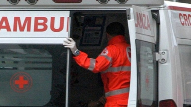 Bimbo di tre anni muore soffocato in auto