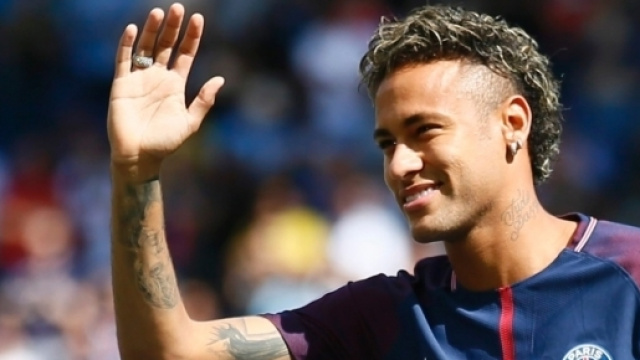 Neymar marque son premier but au PSG!