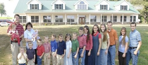 John David Duggar and Josiah Duggar with the rest of their siblings/ Photo via Jim Bob Duggar , Wikimedia Commons
