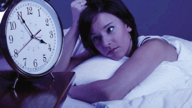 Insonnia: ecco che cosa dovete evitare di mangiare a cena