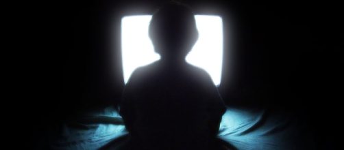 Binge-watching linked to poor sleep quality and insomina- Aaron Escobar/Wikimedia Commons