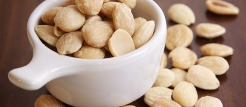 Eating almonds could increase levels and function of HDL cholesterol- Jonathan Pincas/ Flickr