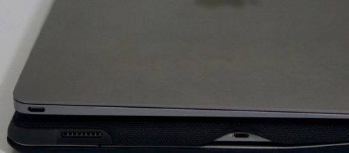 iPad connector portion/ photo by Bob Jouy via Flickr