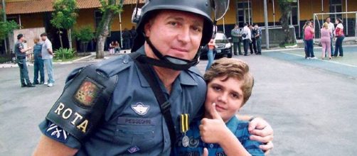 Menino de 13 anos foi acusado de matar os pais e depois cometer suic&iacute;dio