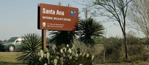 Santa Ana National Wildlife Refuge sign (Credit &ndash; Hillebrand Steve &ndash; wikimediacommons)