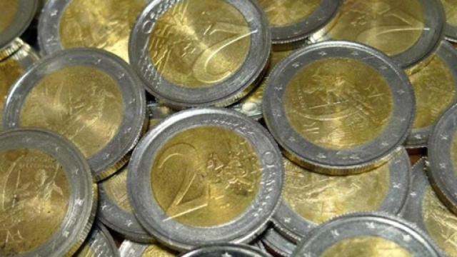Circolano monete da 2 euro false: ecco come riconoscerle - lastampa.it