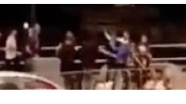 Un fotogramma della rissa accaduta a Ramsgate