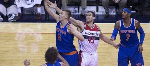 File:Kristaps Porzingis and Kris Humphries.jpg - Wikimedia Commons - wikimedia.org