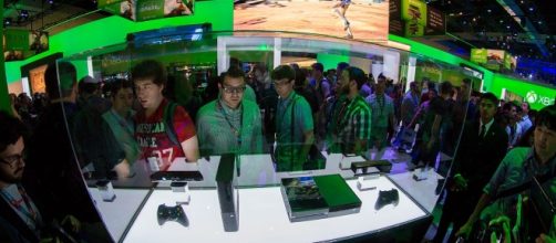 Xbox 360 E and Xbox One hardware at E3 2013. [image via dalvenjah, Wikimedia Commons]